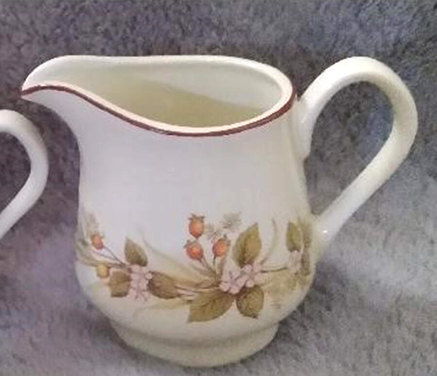 Autumn Berry Creamer by Action (Japan)-1