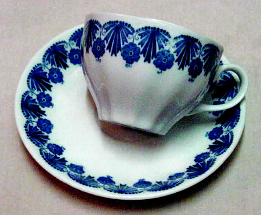 ARA78 Flat Cup & Saucer Set by Arabia of Finland-1