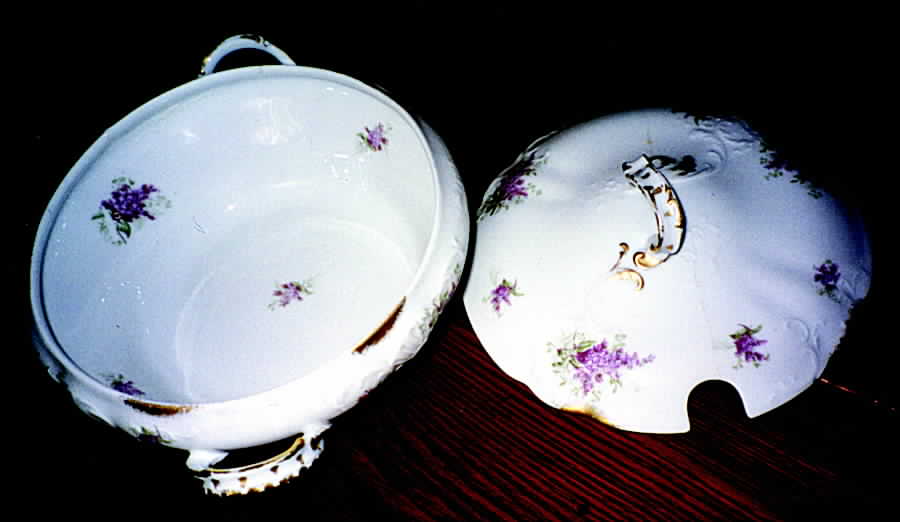 AHR430 Round Covered Vegetable by Charles Ahrenfeldt-1