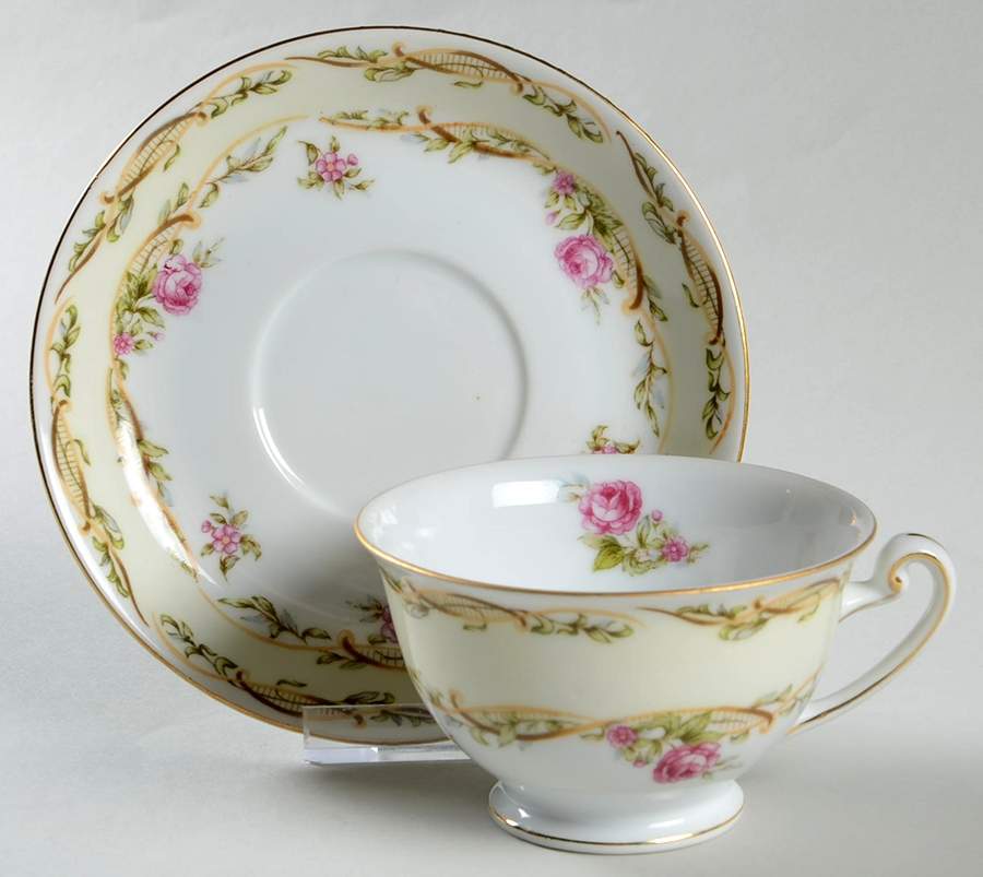 ALA19 Footed Cup & Saucer Set by Aladdin-1