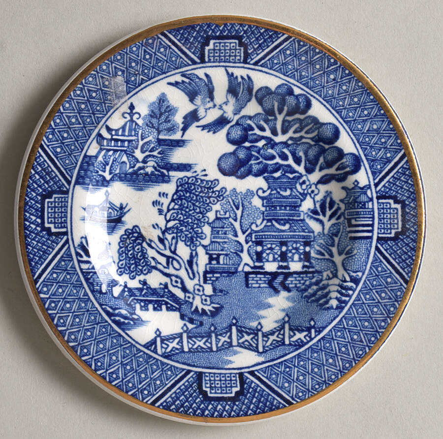 Blue Willow (Gold Trim) 4" Toy Plate by Arklow-1