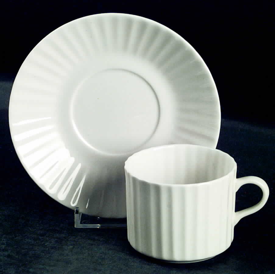 ARA84 Flat Demitasse Cup & Saucer Set by Arabia of Finland-1