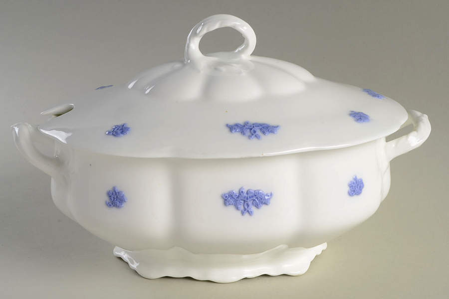 Chelsea (Scalloped, No Embossing) Oval Tureen & Lid by Adderley-1