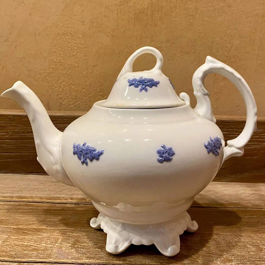 Chelsea (Scalloped, No Embossing) Teapot & Lid by Adderley-1