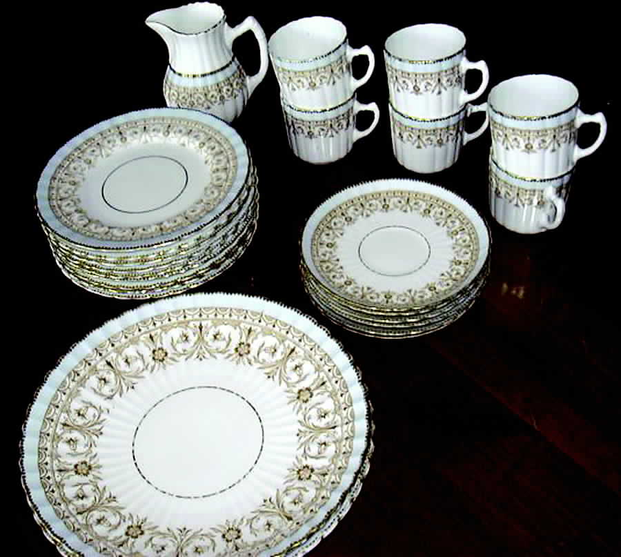 AYN91 Creamer by John  Aynsley & Sons-1