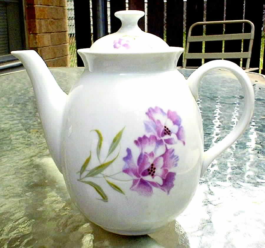 Corinna Teapot & Lid by Altrohlau-1