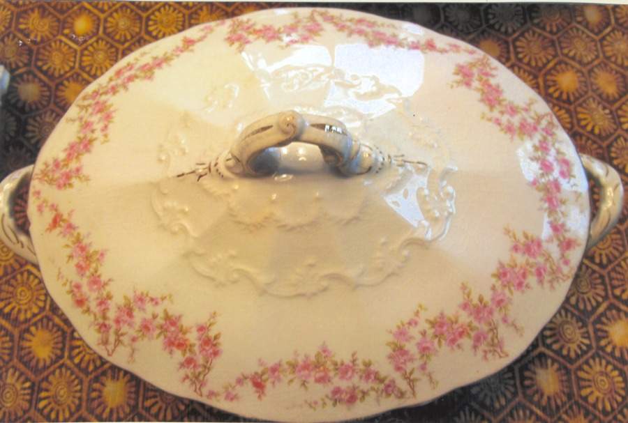 9275 Oval Covered Vegetable by Austria-1