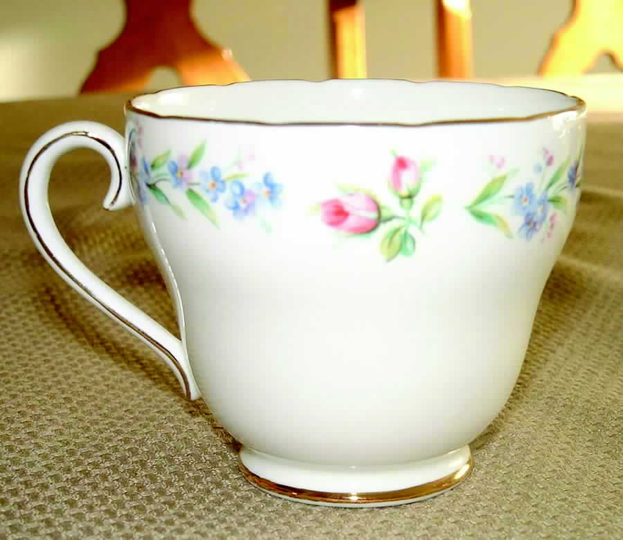 H611 Footed Cup by Adderley-1