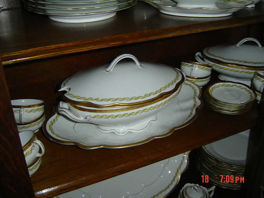 ALT367 Oval Tureen & Lid by Altrohlau-1