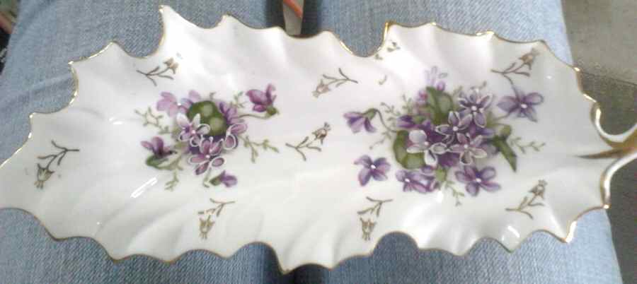 1027 Leaf Shaped Dish by Arnart-1