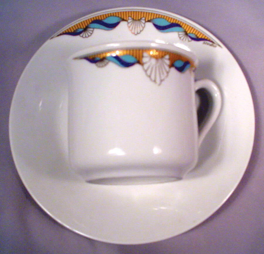 APO5 Flat Cup & Saucer Set by Arpo-1