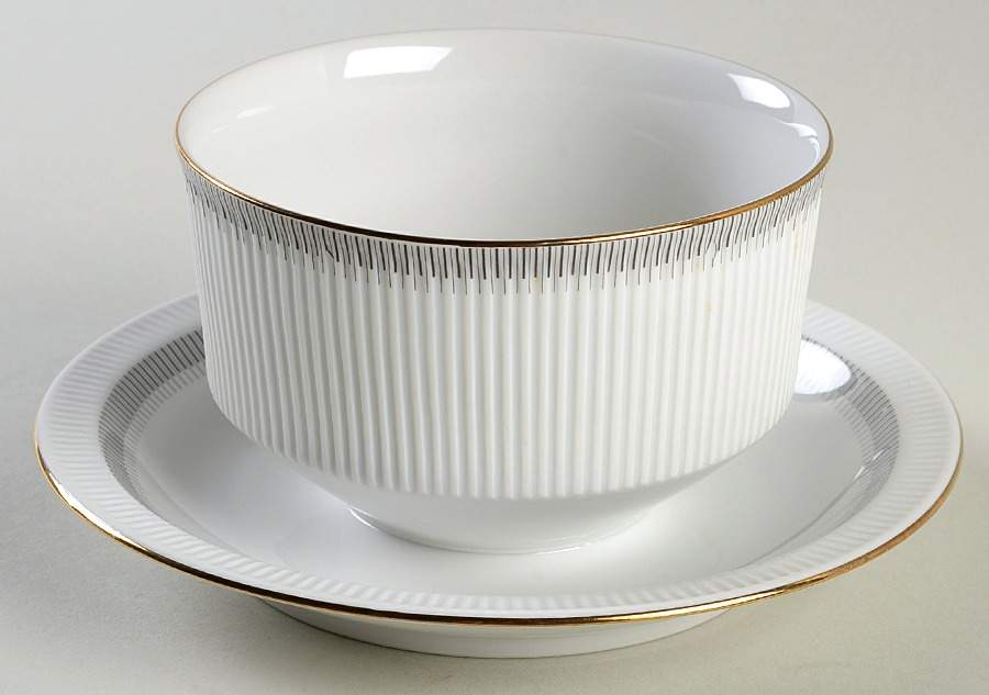 Larissa Gravy Boat with Attached Underplate by Arzberg-1
