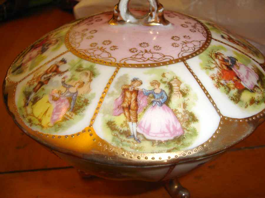 5393 Footed Candy Dish & Lid by Arnart-1