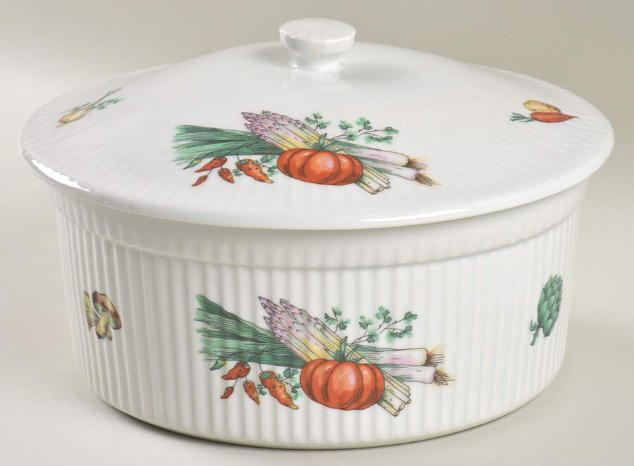 API14 2 Qt Round Covered Casserole by Apilco-1
