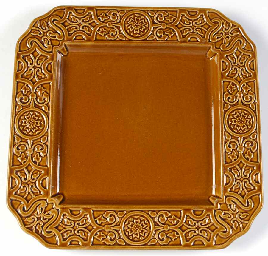 Medallion Amber Dinner Plate by American Atelier-1