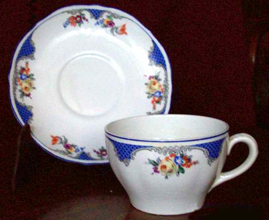 ARA134 Flat Cup & Saucer Set by Arabia of Finland-1