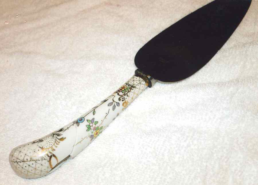 Floraine (Cream) Pie & Cake Server with Stainless Blade by A & E Lewis (Germany)-1