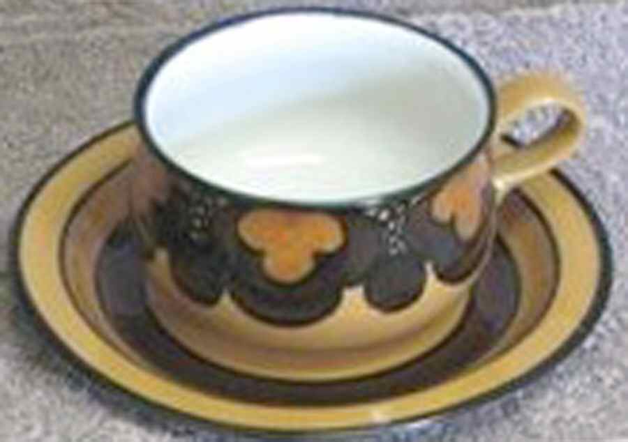 ARA137 Flat Cup & Saucer Set by Arabia of Finland-1
