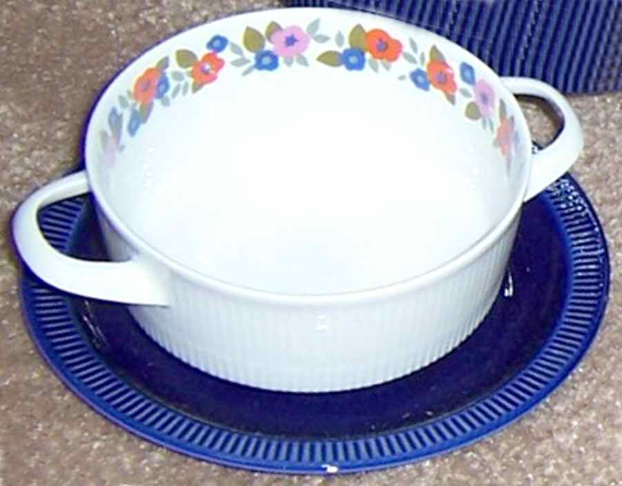 ARZ217 Flat Cream Soup Bowl & Saucer Set by Arzberg-1