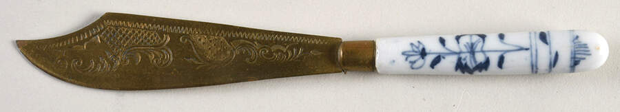 Floraine (Blue Onion) Individual Fish Knife by A & E Lewis (Germany)-1
