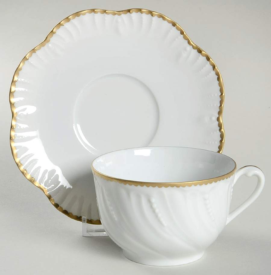 Simple Dentelle Flat Cup & Saucer Set by Alberto Pinto-1