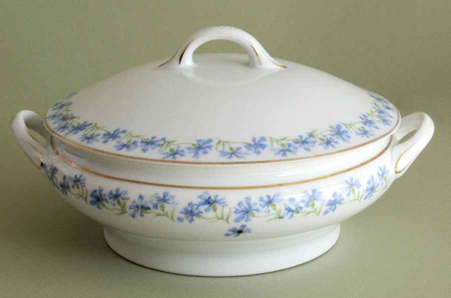 12125 Round Covered Vegetable by Austria-1