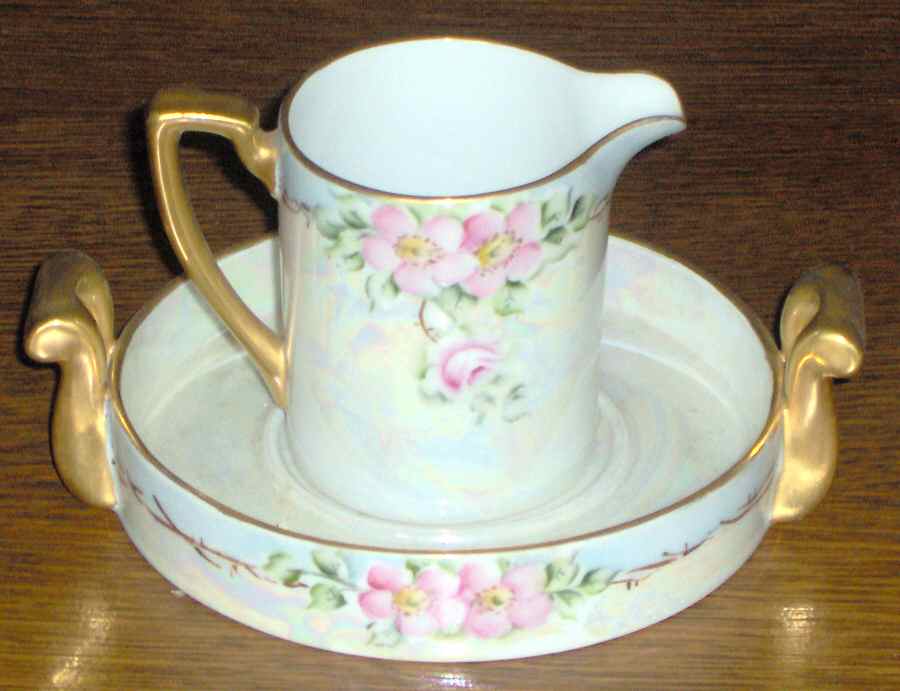 ALT599 Gravy Boat & Underplate by Altrohlau-1