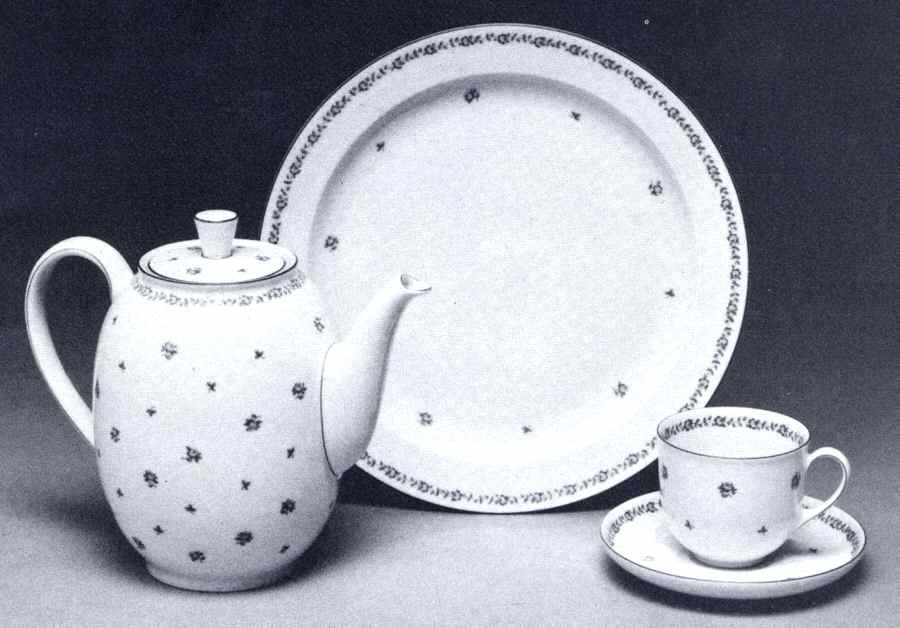 Petite Rose Dinner Plate by Arzberg-1