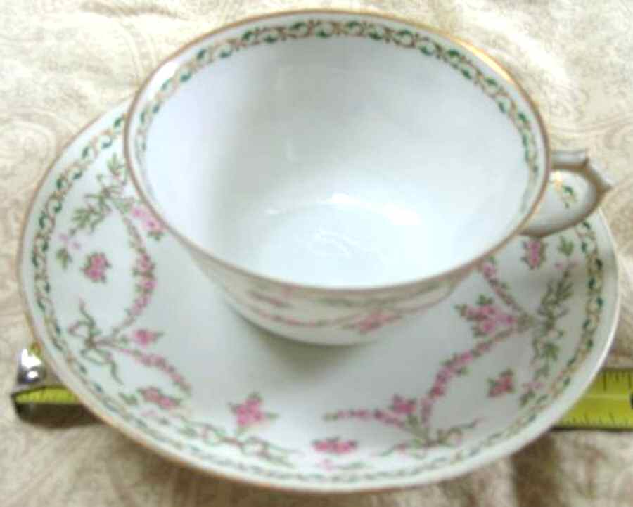 AHR850 Flat Cup & Saucer Set by Charles Ahrenfeldt-1