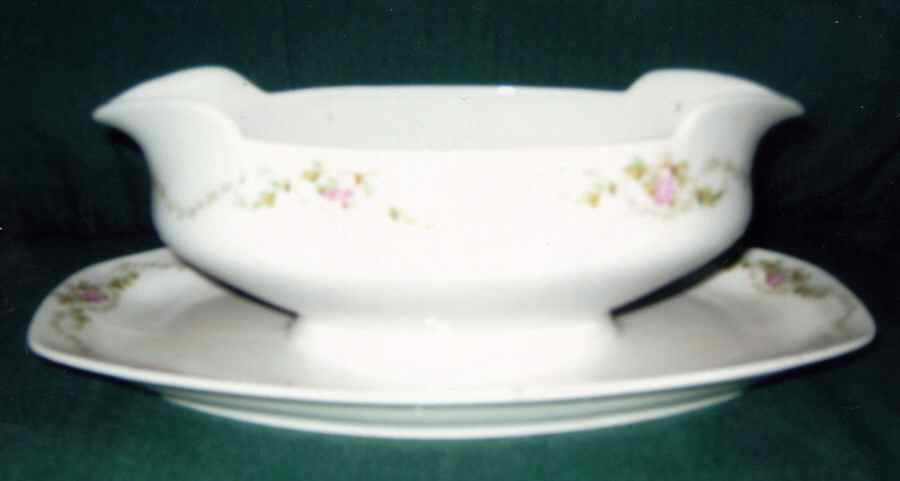 ALT612 Gravy Boat with Attached Underplate by Altrohlau-1