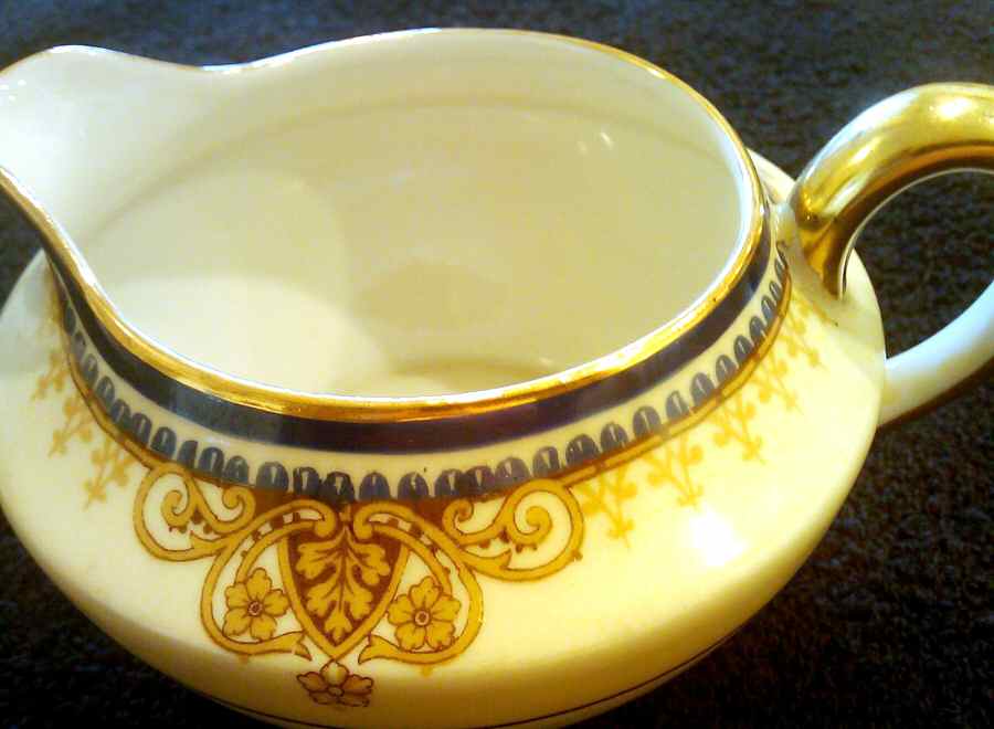AHR857 Creamer by Charles Ahrenfeldt-1