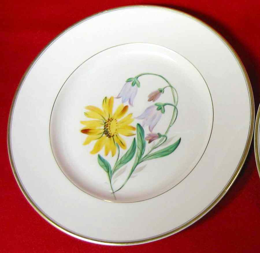 ARA142 Luncheon Plate by Arabia of Finland-1
