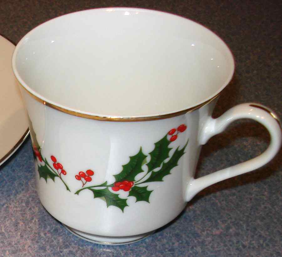 ARI3 Footed Cup by Aristocrat-1