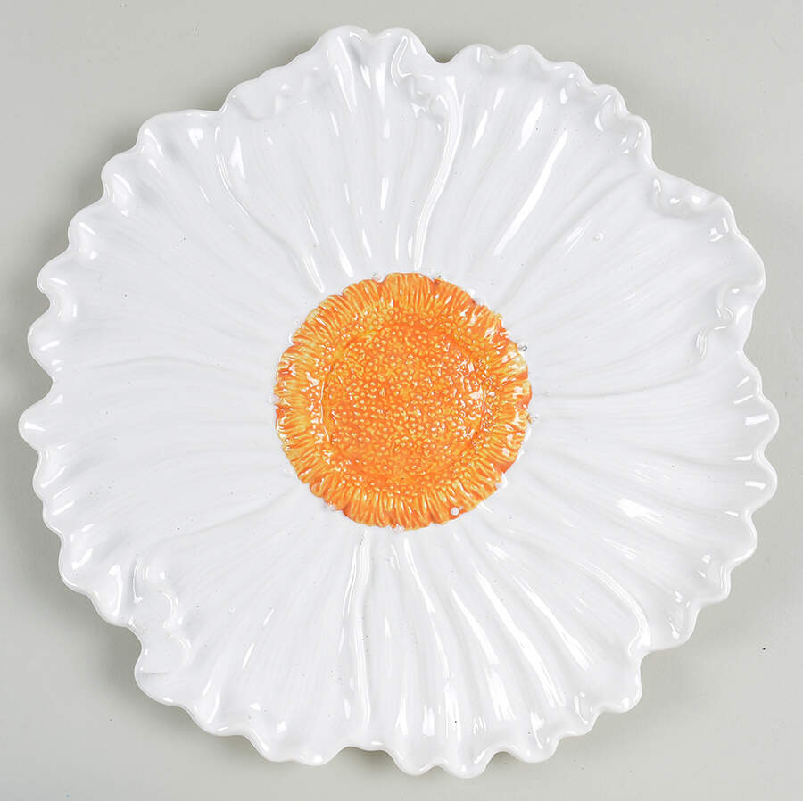 Figural Daisy Dinner Plate by Ambiance-1