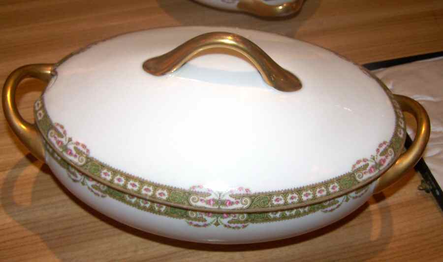 ADF15 Round Covered Vegetable by Andre Francois-1