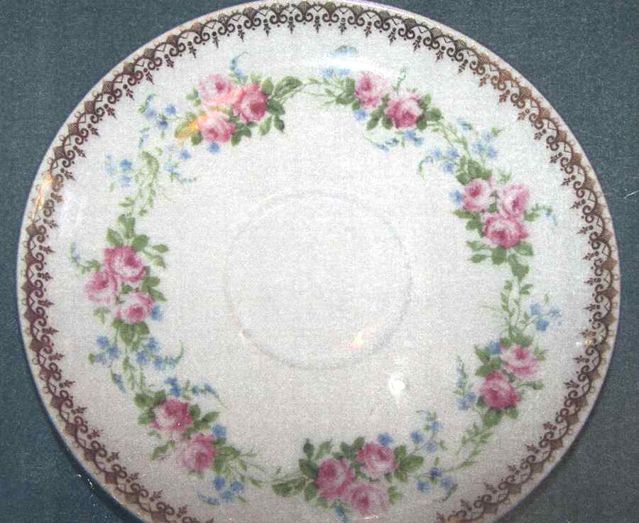 AHR889 Saucer by Charles Ahrenfeldt-1