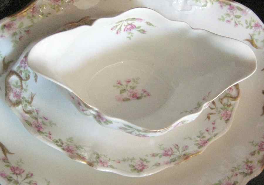 AHR893 Gravy Boat with Attached Underplate by Charles Ahrenfeldt-1