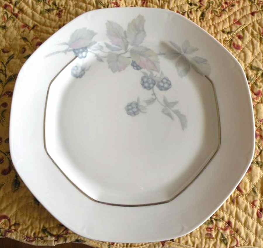 1307 Dinner Plate by Altrohlau-1