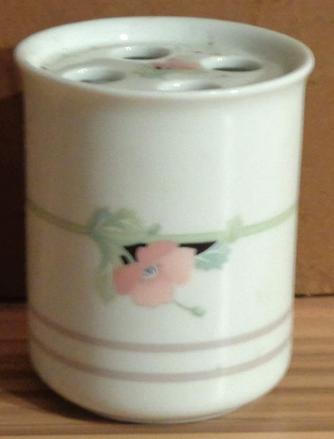 Anastasia Toothbrush Holder by Andre Richard -1