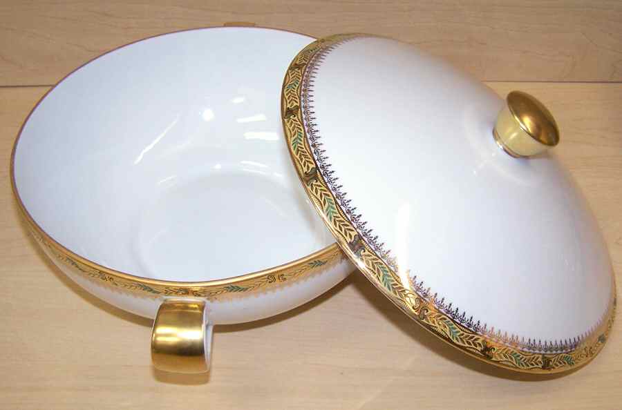 AHR907 Round Covered Vegetable by Charles Ahrenfeldt-1