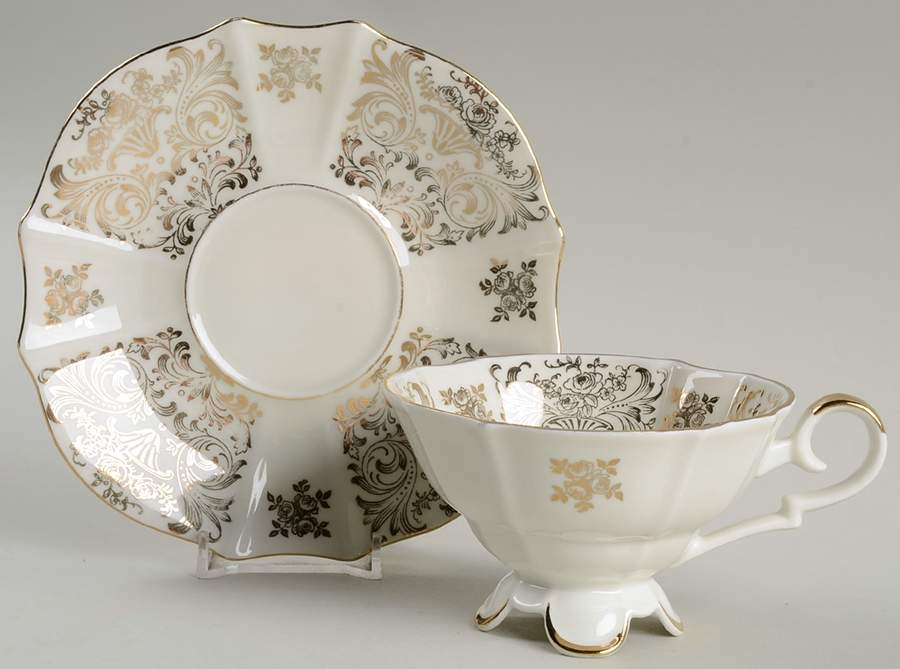 870 Footed Cup & Saucer Set by Alka-1