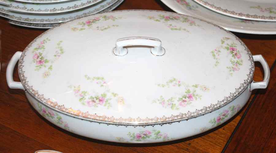 ALT653 Oval Covered Vegetable by Altrohlau-1