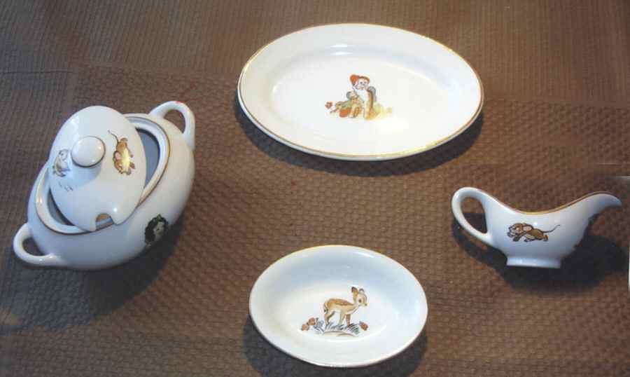 ARA151 Toy Gravy Boat by Arabia of Finland-1