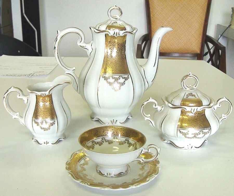 AL21 Footed Cup & Saucer Set by Alka-1