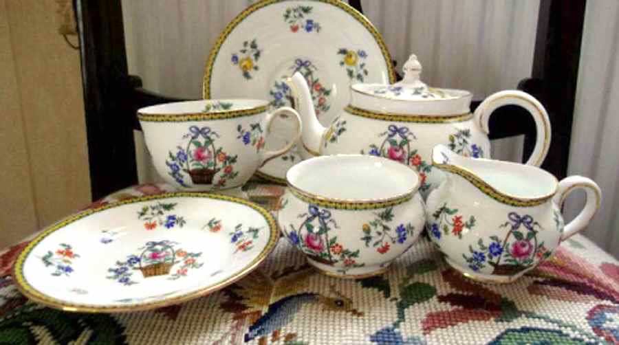 AYN246 Salad Plate by John  Aynsley & Sons-1