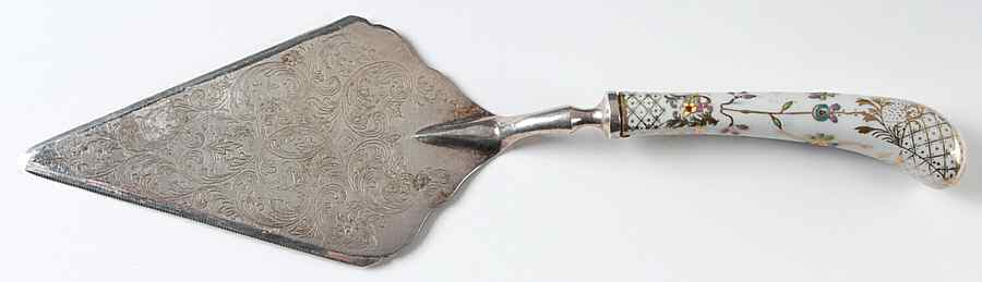 Floraine White (Floral) Pie & Cake Server with Silverplate Blade by A & E Lewis (Germany)-1