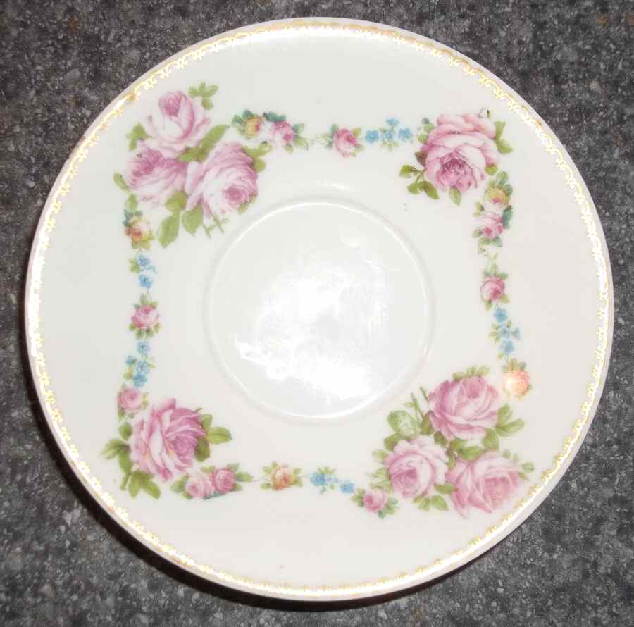AHR958 Saucer by Charles Ahrenfeldt-1