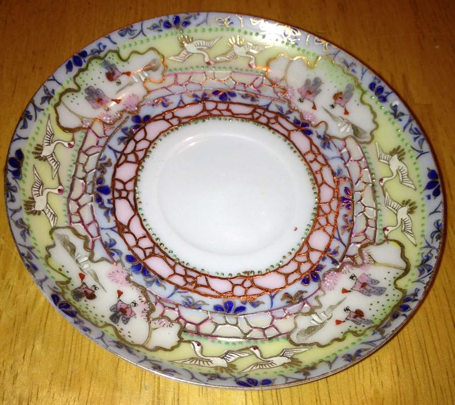 A2V2 Saucer by Aa Vantine-1