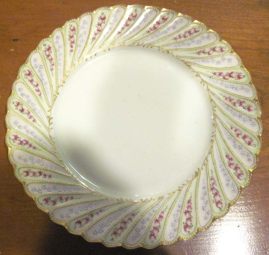 A2V1 Dinner Plate by Aa Vantine-1
