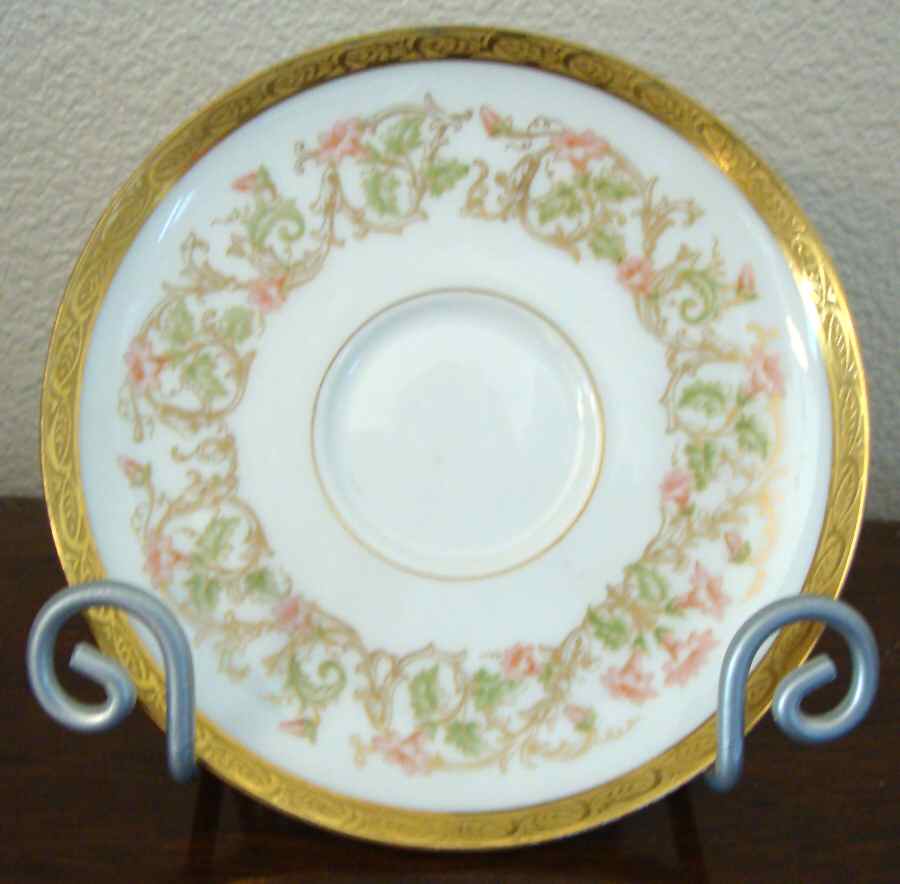AHR976 Saucer by Charles Ahrenfeldt-1